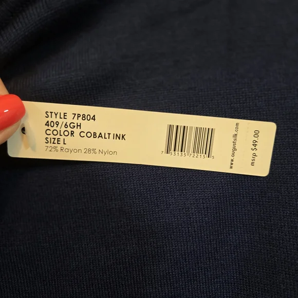 Sleeveless Turtleneck Top - Picture 2 of 3